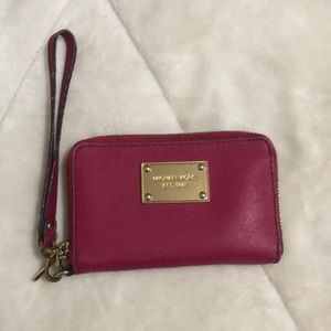 pink michael kors wristlet